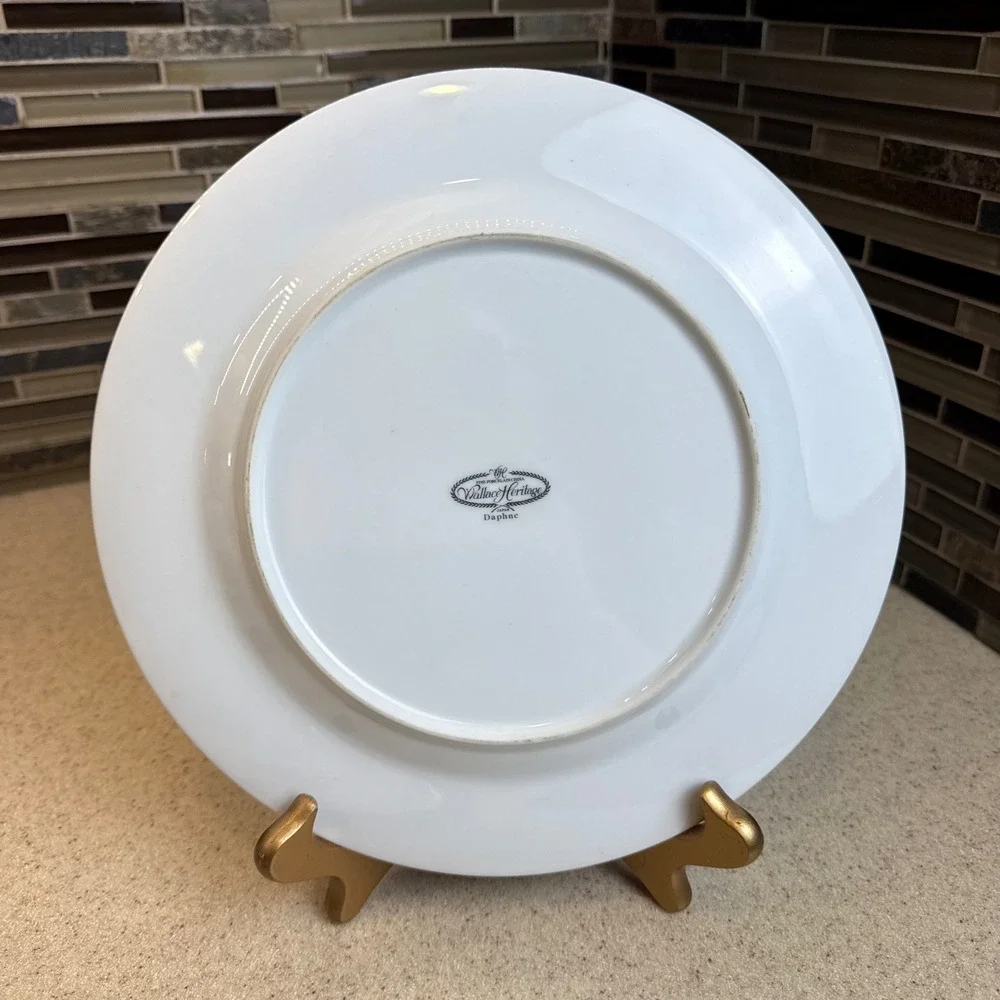 VTG Set of 2 Wallace Heritage Daphne Fine Porcelain China Plates Roses Gold Rim